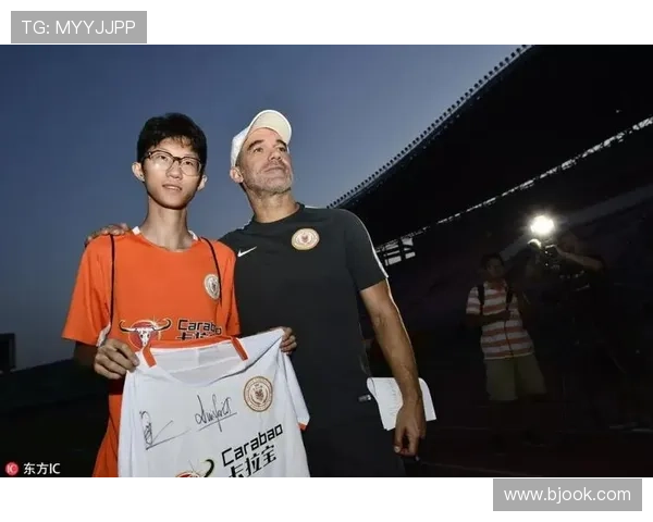 洛卡特利感谢球迷热情支持与到场相伴